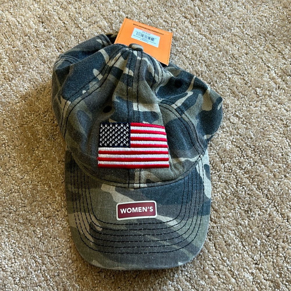 Field and stream NWT hat